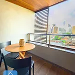 Estudio Organizado E Confortavel No Unico Barra